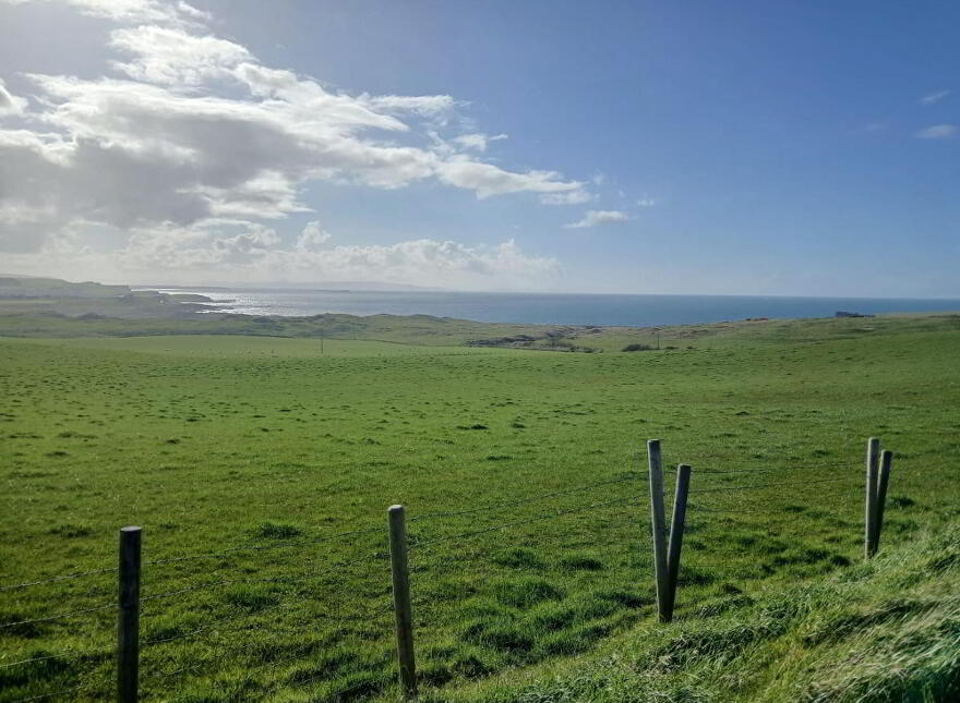 HOLIDAY, 5 Aird Clachan, Bushmills, BT57 8AS