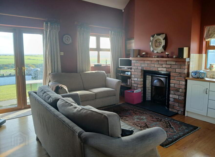 HOLIDAY, 5 Aird Clachan, Bushmills, BT57 8AS