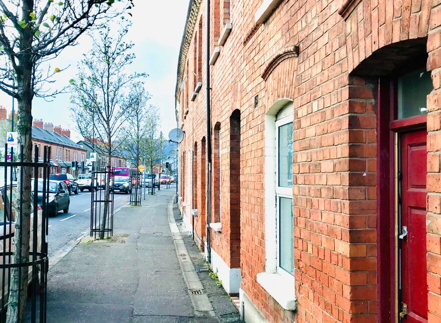 Donegall Road, En-Suite Room 5, Belfast, BT12 5NB photo