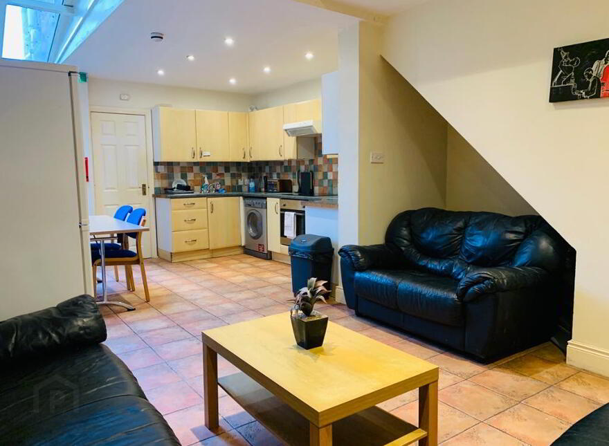 Donegall Road, En-Suite Room 5, Belfast, BT12 5NB