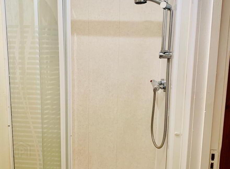 Donegall Road, En-Suite Room 5, Belfast, BT12 5NB