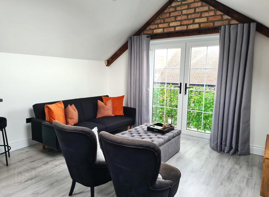 Apt 5 81, Eglinton Street, Portrush, BT56 8DZ