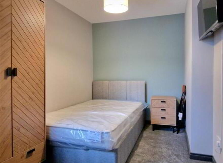 Room 2, 28 Edinburgh Street, Belfast, BT9 7DS