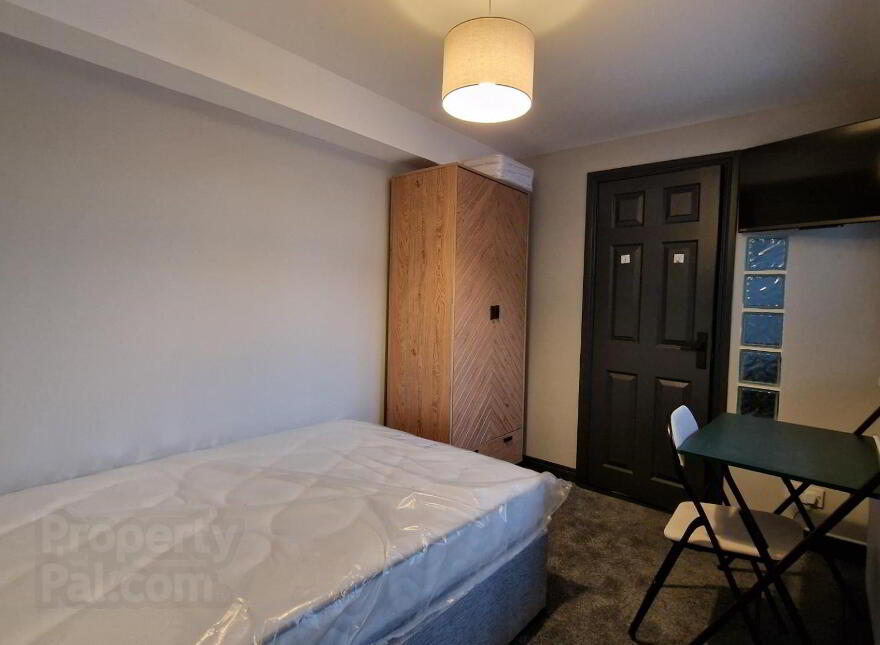 Rm 2, 28 Edinburgh Street, Belfast, BT9 7DS photo
