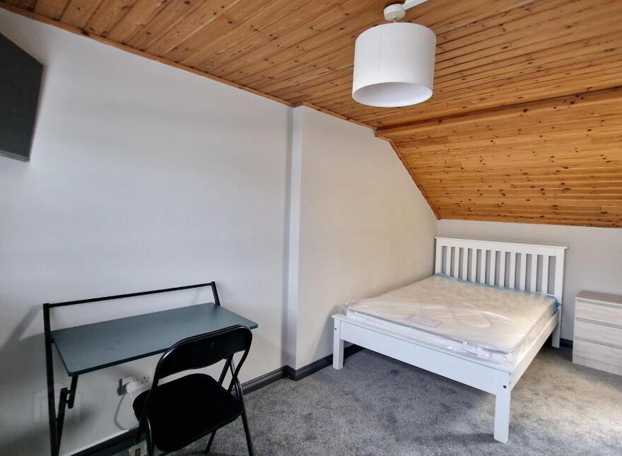 Room 2, 28 Edinburgh Street, Belfast, BT9 7DS