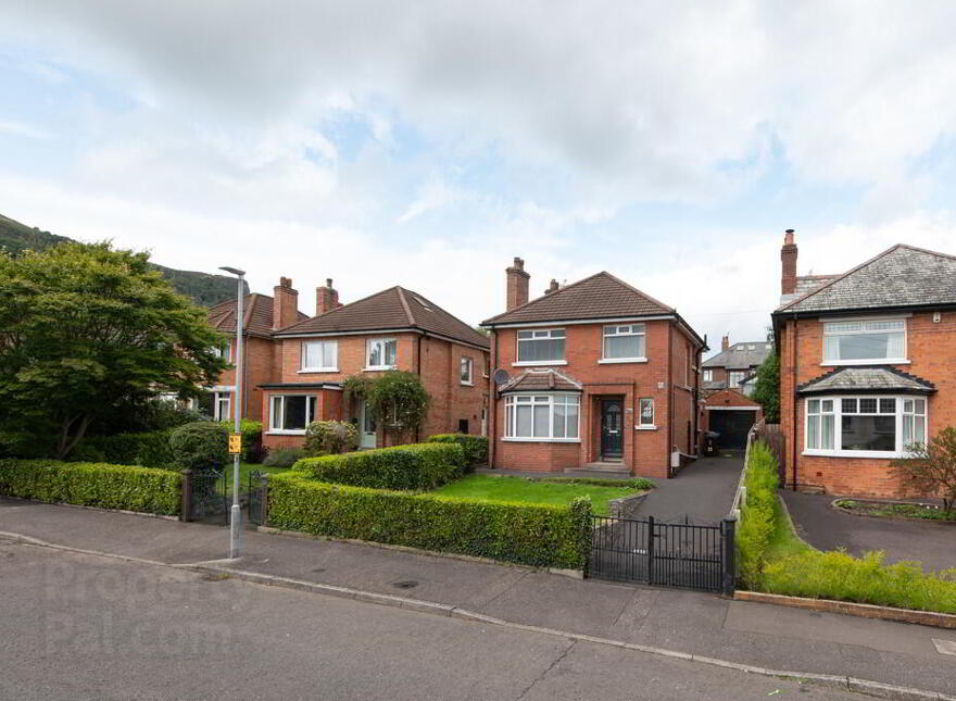 29 Strathmore Park North, Belfast, BT15 5HQ photo