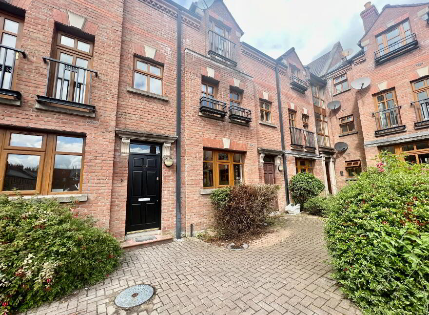 10 The Cloisters, Belfast, BT7 1GD photo