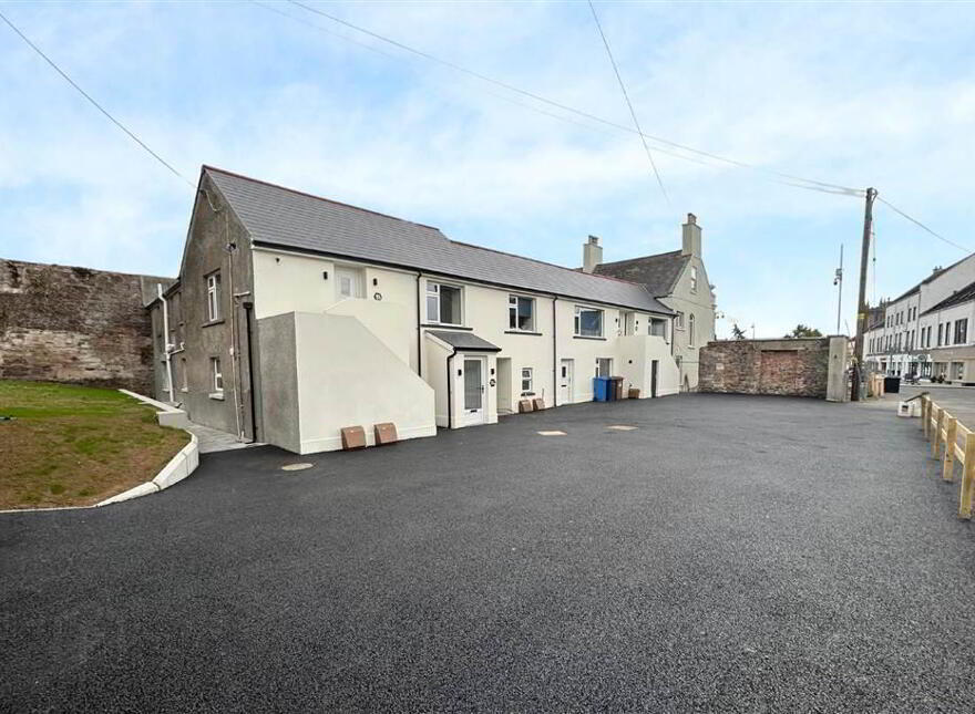 Aureen, 11d The Square, Comber, BT23 5DX