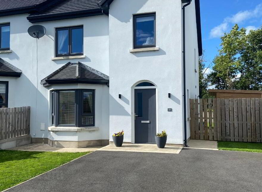 18 The Oaks, Ashgrove Avenue, Newry, BT34 1FA photo