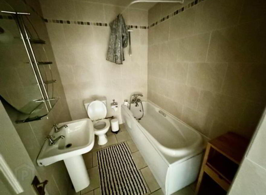 No, 1 Anville Court, Ballinamore, N41EC57