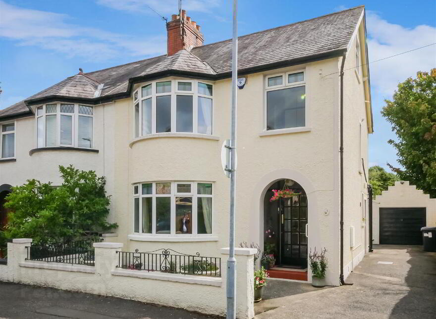 1 Ravensdene Park Gardens, Ravenhill Road, Belfast, BT6 0DD photo