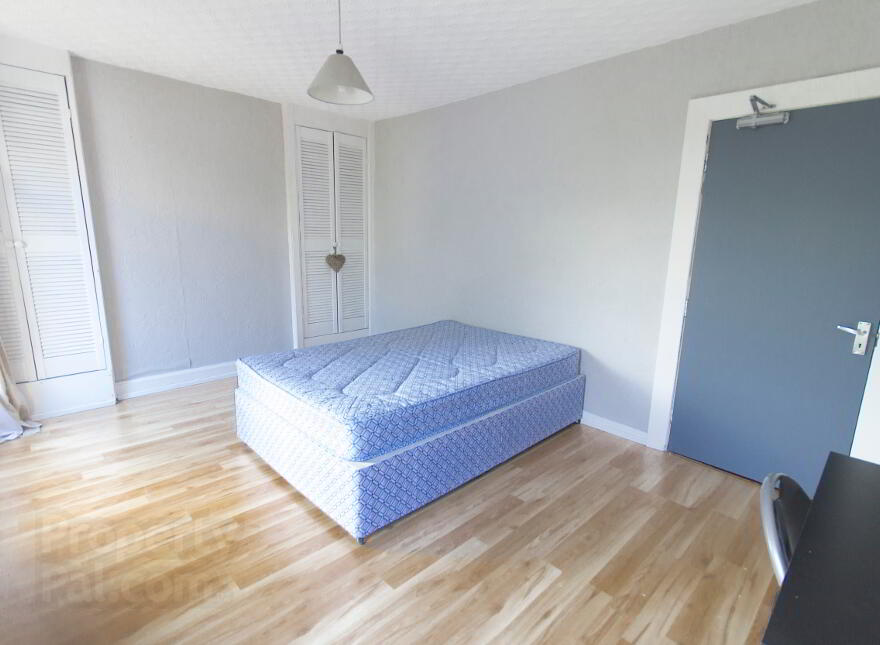 STUDENT ACCOMMODATION, 19 Stewarts Terrace, Derry/Londonderry, BT48 7LH photo