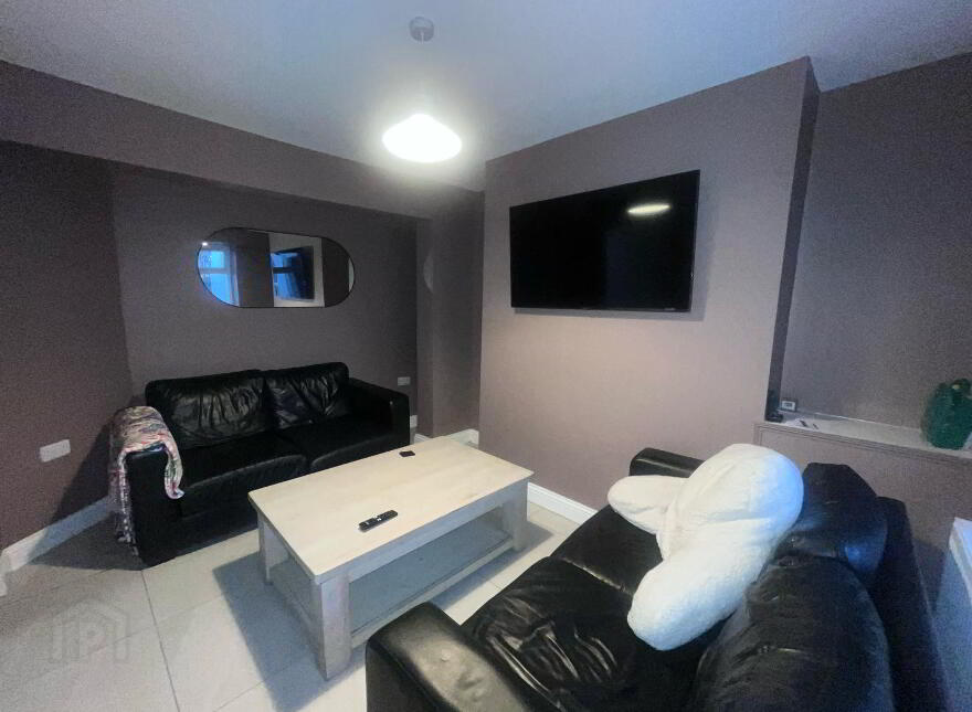 STUDENT ACCOMMODATION, 19 Stewarts Terrace, Derry/Londonderry, BT48 7LH