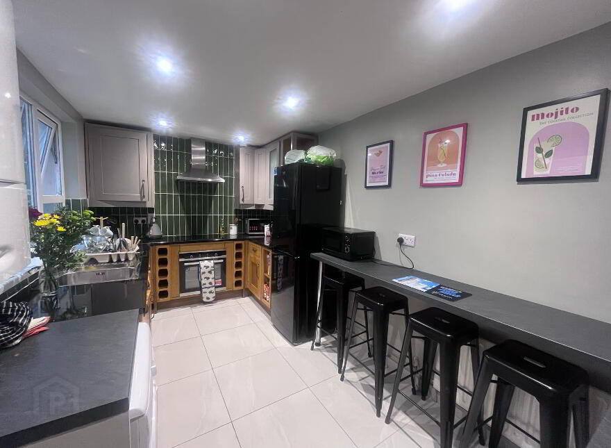STUDENT ACCOMMODATION, 19 Stewarts Terrace, Derry/Londonderry, BT48 7LH