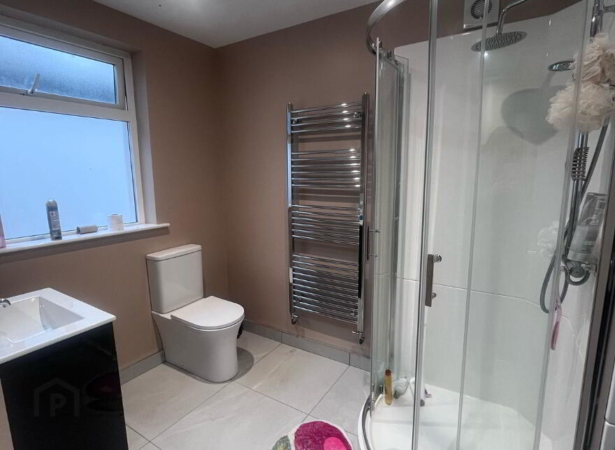 STUDENT ACCOMMODATION, 19 Stewarts Terrace, Derry/Londonderry, BT48 7LH