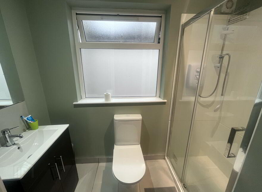 STUDENT ACCOMMODATION, 19 Stewarts Terrace, Derry/Londonderry, BT48 7LH