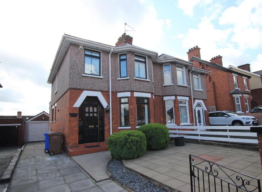 172 Ballygomartin Road, Belfast, BT13 3NF photo