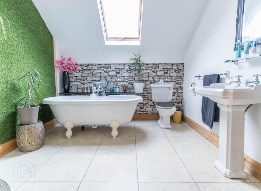 87 Mullynaburtlan Road, Lisnaskea, Enniskillen, BT92 5FT