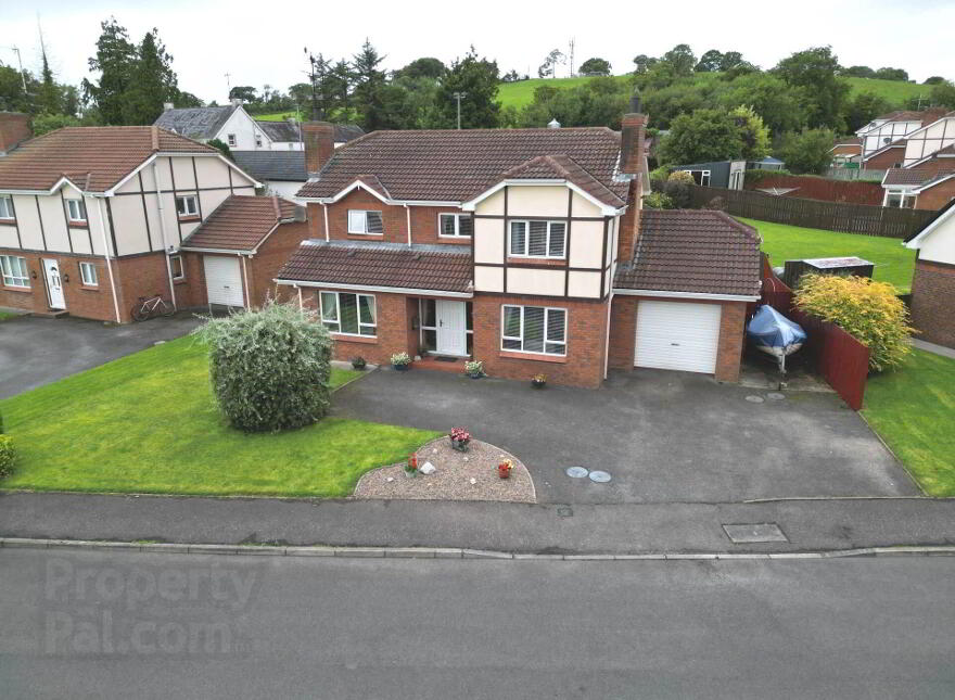 30 Chestnut Grove, Ballinamallard, Enniskillen, BT94 2AW photo