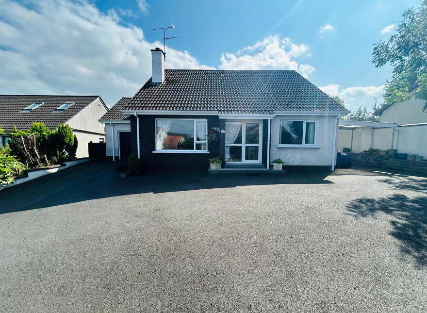 49 Caw Hill Park, L'Derry, BT47 6LU photo