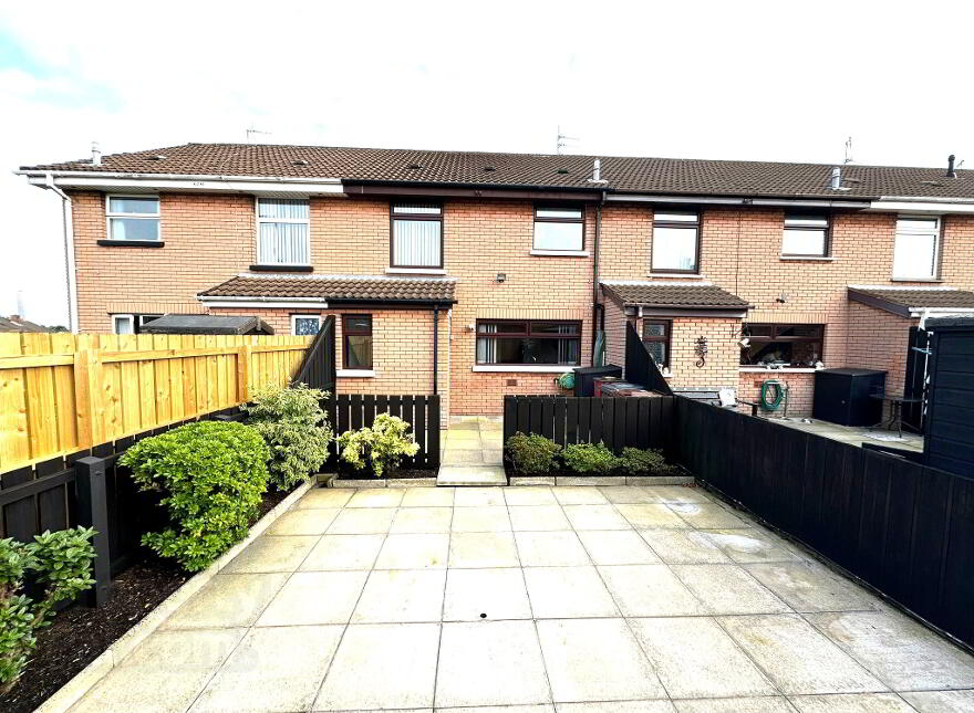 2 Dunluskin Crescent, Carrickfergus, BT38 7SB photo