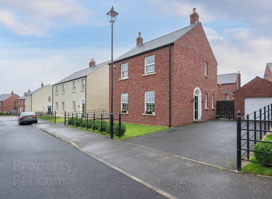 51 Breton Hall, Lisburn, BT28 3XY photo