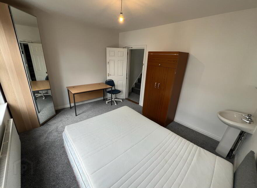 157 Donegall Road, Room 3, All Bills Included, Belfast, BT12 5NA