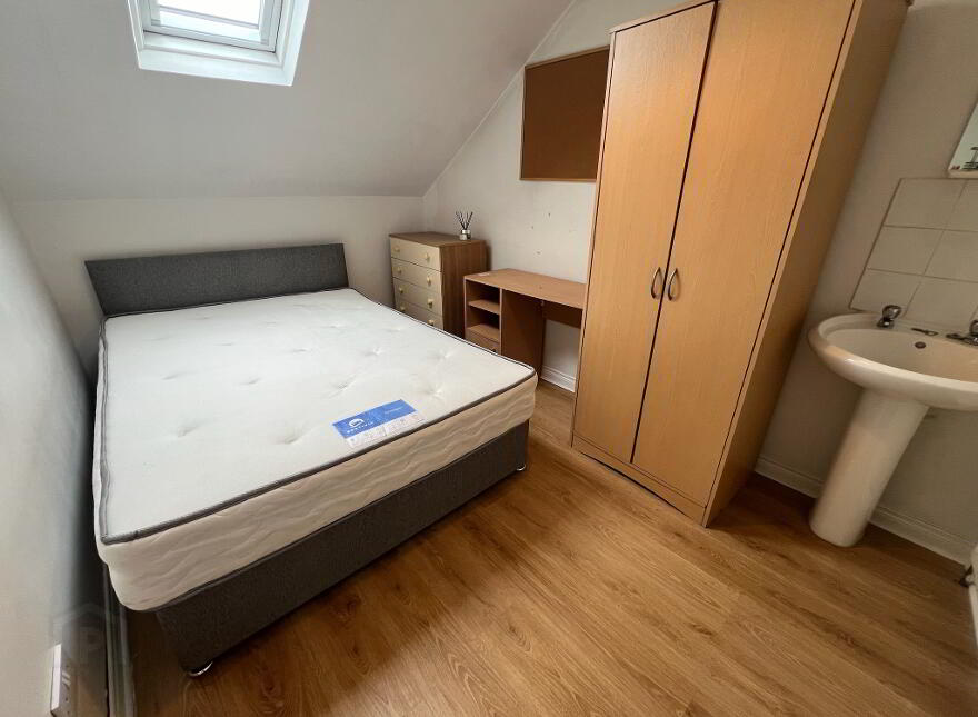 Donegall Road, Room 4, All Bills Included, Belfast, BT12 5NA