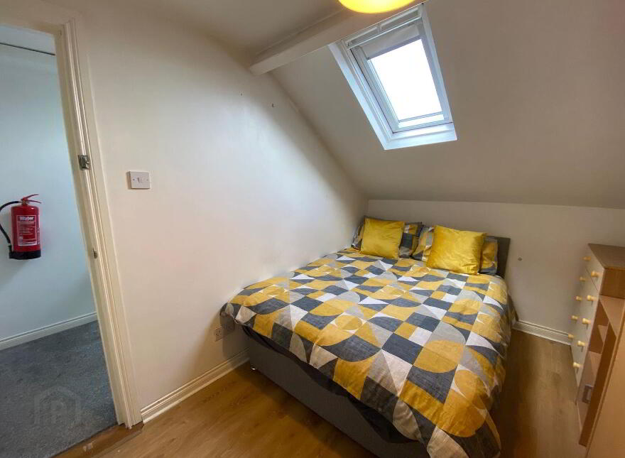 Donegall Road, Room 4, & ROOM 1. All Bills Included, Belfast, BT12 5NA