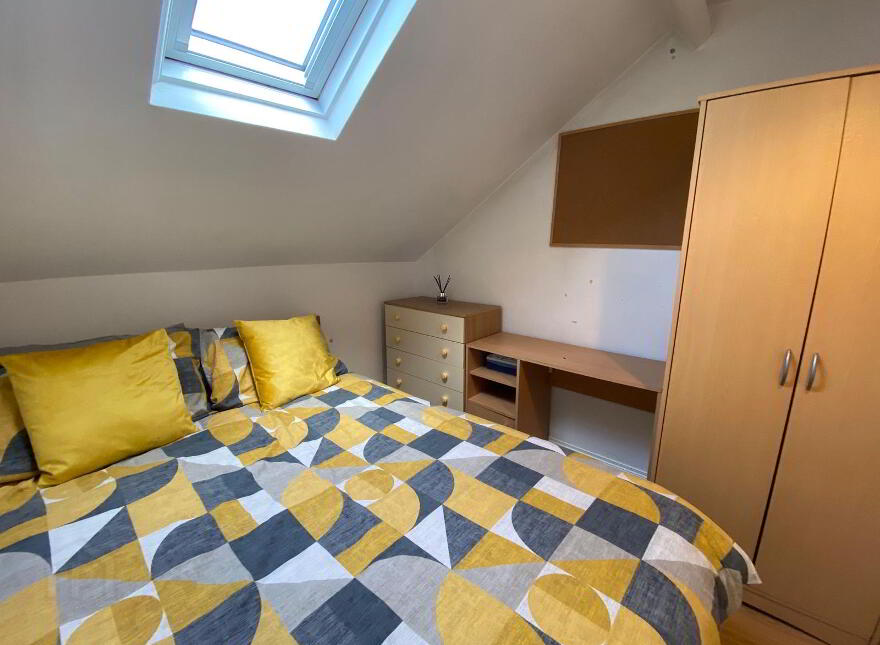 Donegall Road, Room 4, & ROOM 1. All Bills Included, Belfast, BT12 5NA