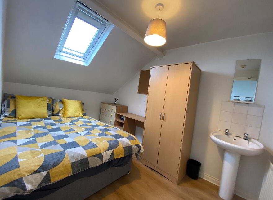 Donegall Road, Room 4, & ROOM 1. All Bills Included, Belfast, BT12 5NA