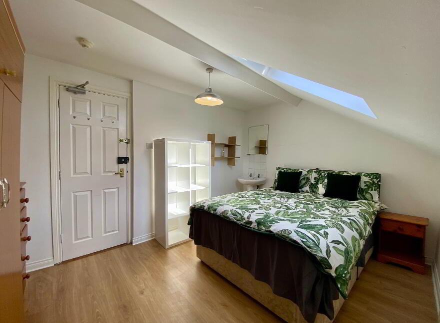 Donegall Road, Room 5, All Bills Included, Belfast, BT12 5NA photo