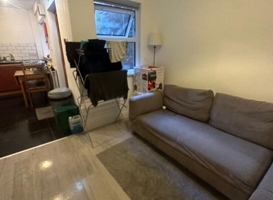 Donegall Road, Room 5, All Bills Included, Belfast, BT12 5NA