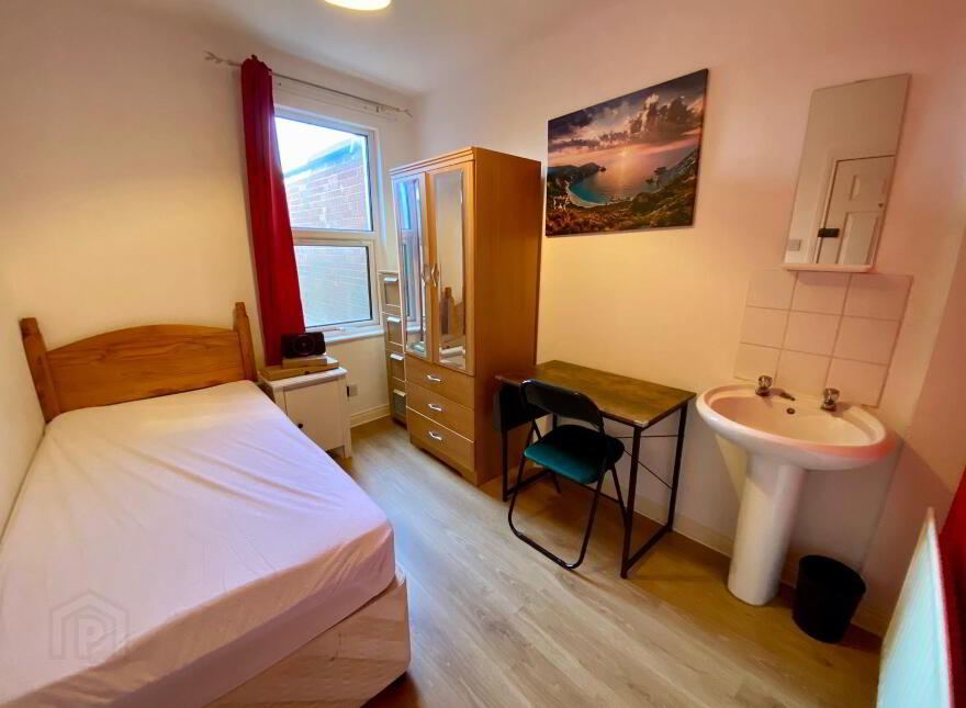 Donegall Road, Room 5, All Bills Included, Belfast, BT12 5NA
