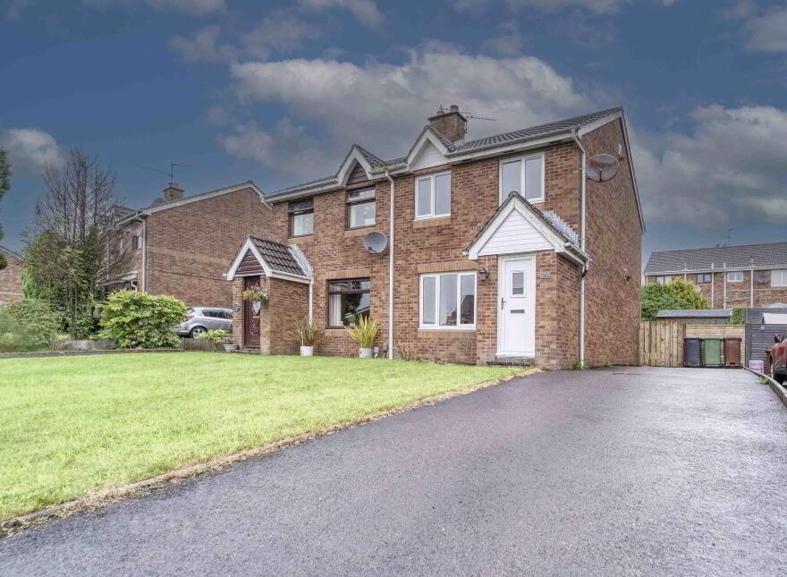 132 Glenwood Court, Lisburn, BT28 3WD photo