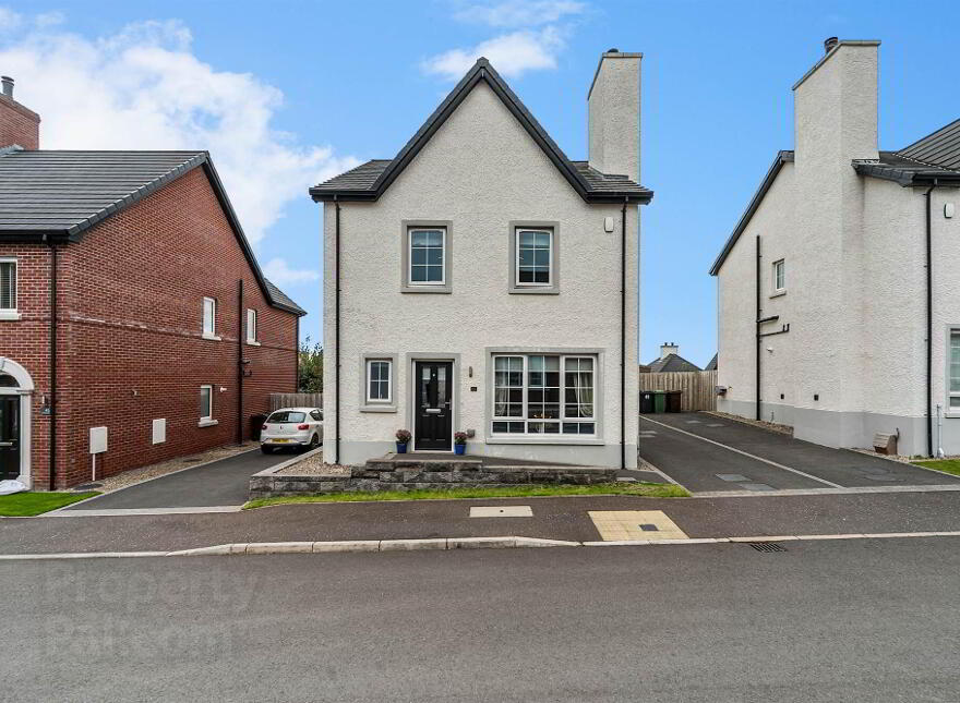 43 Fairfields Manor, Lisburn, BT28 3WA photo