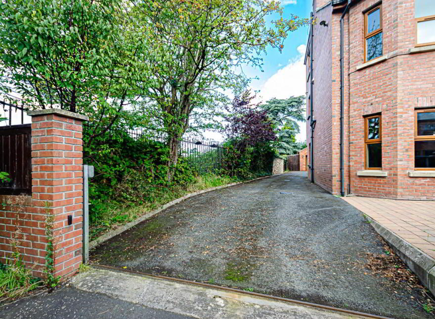 59 Onslow Gardens, Ravenhill, Belfast, BT6 0AQ