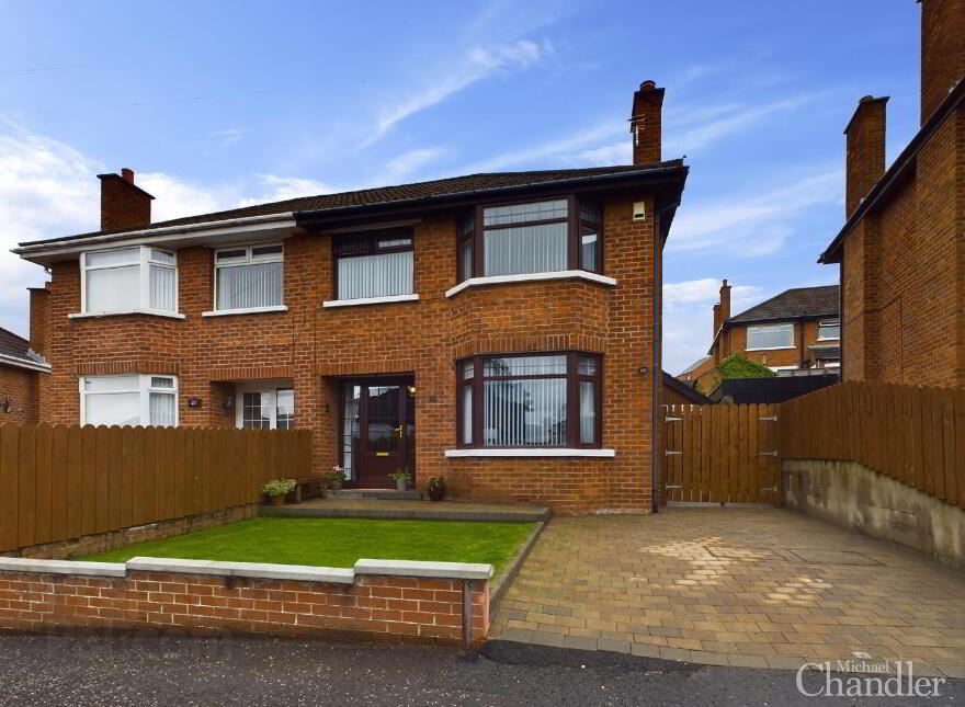 25 Glenview Gardens, Belfast, BT5 7LY photo