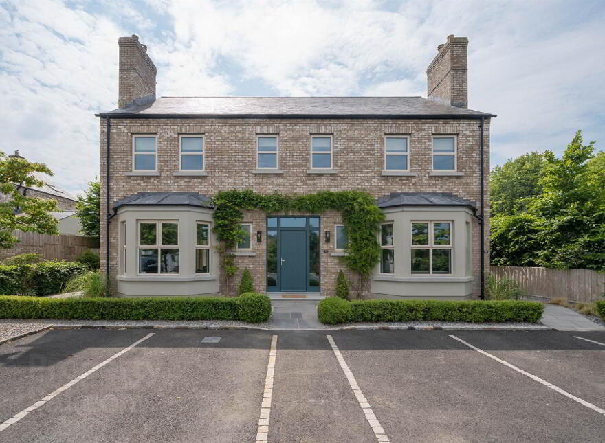 8 Orchard Mews, Ballynahinch Street, Hillsborough, BT26 6GR photo