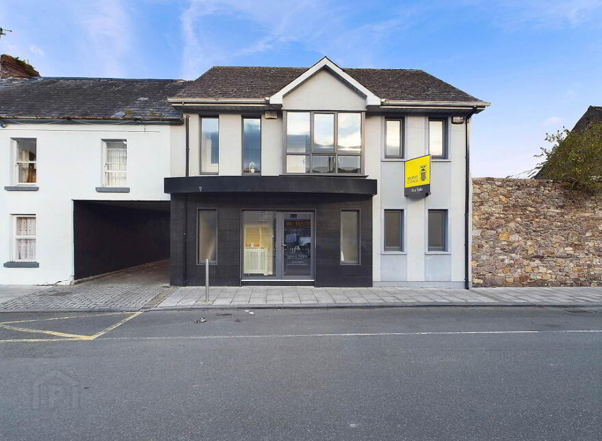 Roche Nagle Medicial Pratice, Kickham Street, Carrick-On-Suir, E32T922