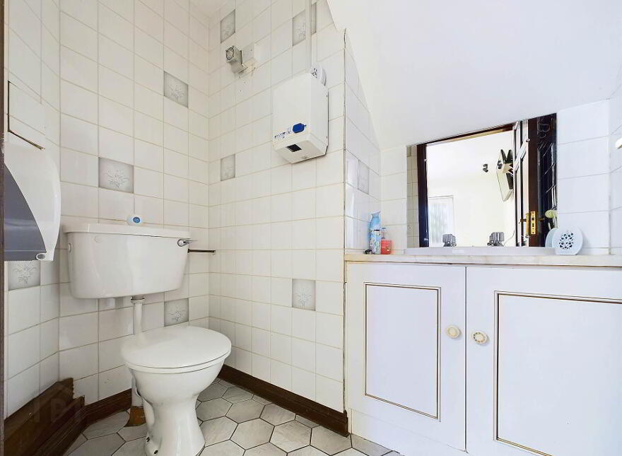 Roche Nagle Medicial Pratice, Kickham Street, Carrick-On-Suir, E32T922