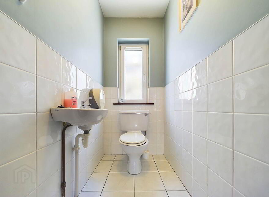 Roche Nagle Medicial Pratice, Kickham Street, Carrick-On-Suir, E32T922