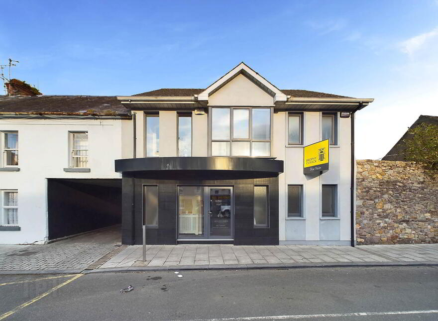 Roche Nagle Medicial Pratice, Kickham Street, Carrick-On-Suir, E32T922