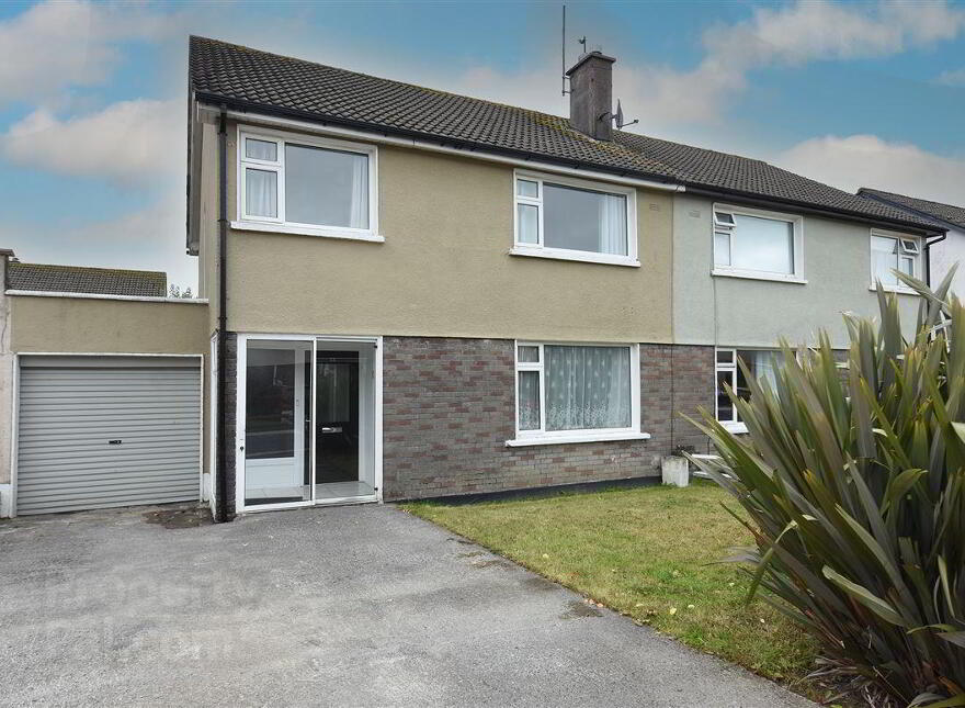 15 Kilmoney Heights, Carrigaline photo