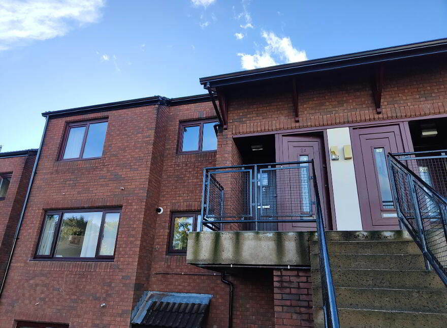2e Stranmillis Court, Lower Malone, Belfast, BT9 5EU