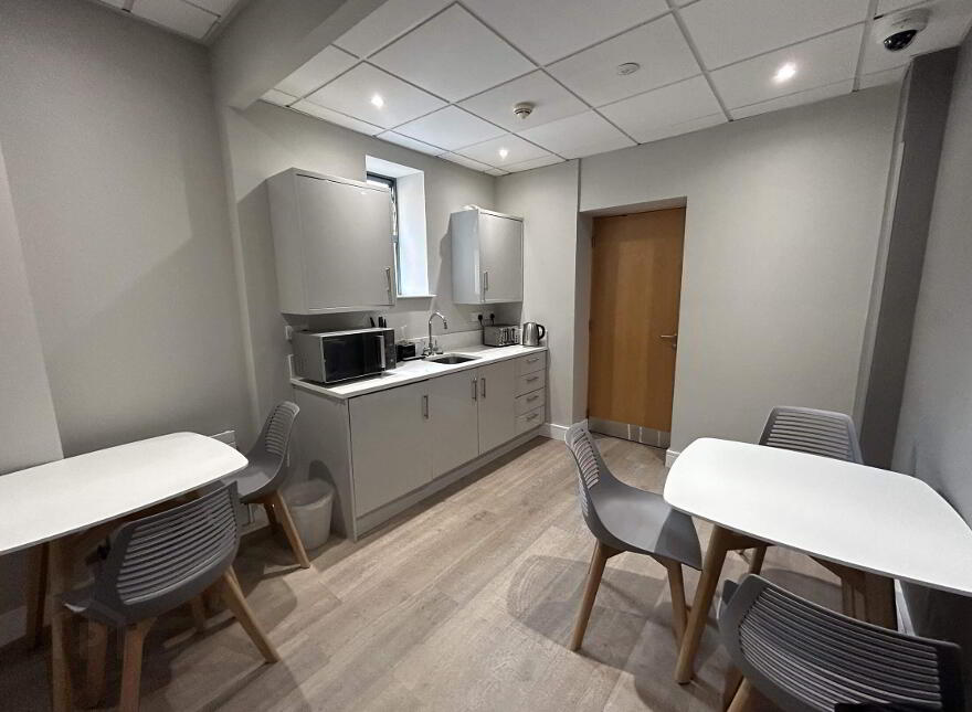 Serviced Office Suites, The Mount Business Centre, 2 Woodstock Link, Belfast, BT6 8DD