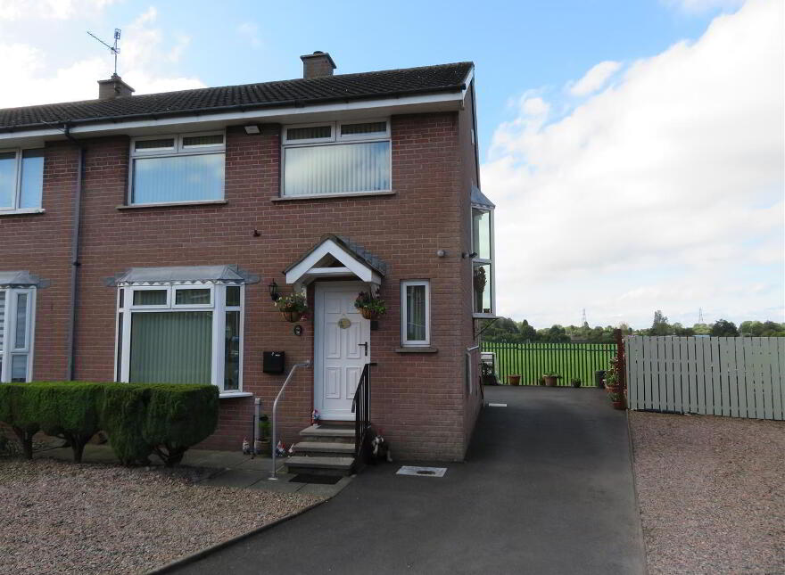 16 Marlborough Park, Lurgan, Craigavon, BT66 8NL photo