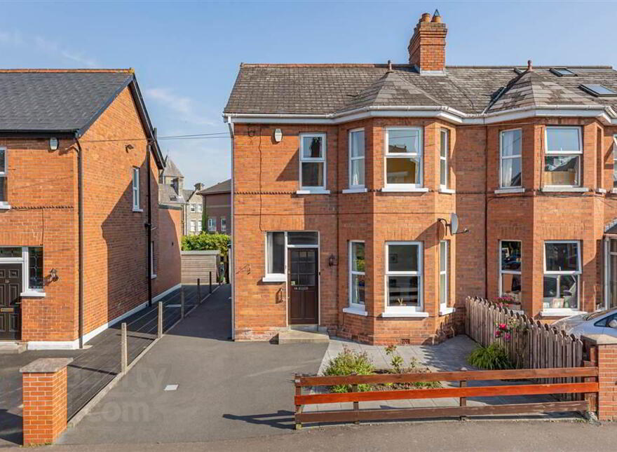 18 Ailesbury Road, Ormeau Road, Belfast, BT7 3FH photo