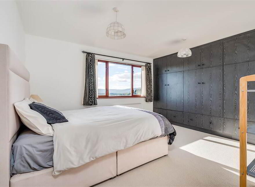 8 Royal Lodge Mews, Off Purdysburn Road, Belfast, BT8 7YT