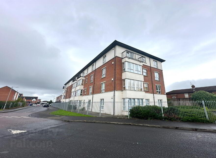 17 Oak Villa, Slievedubh View, Belfast, BT12 7SD photo